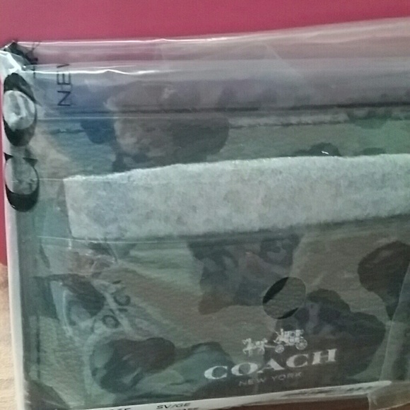 ❤️‍ COACH Card Case ❤️‍ - Picture 6 of 6